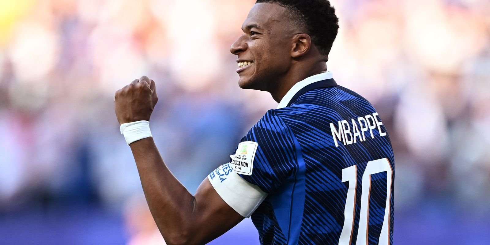 De pênalti e no sufoco, França vence retranca do Paraguai e se classifica na Copa